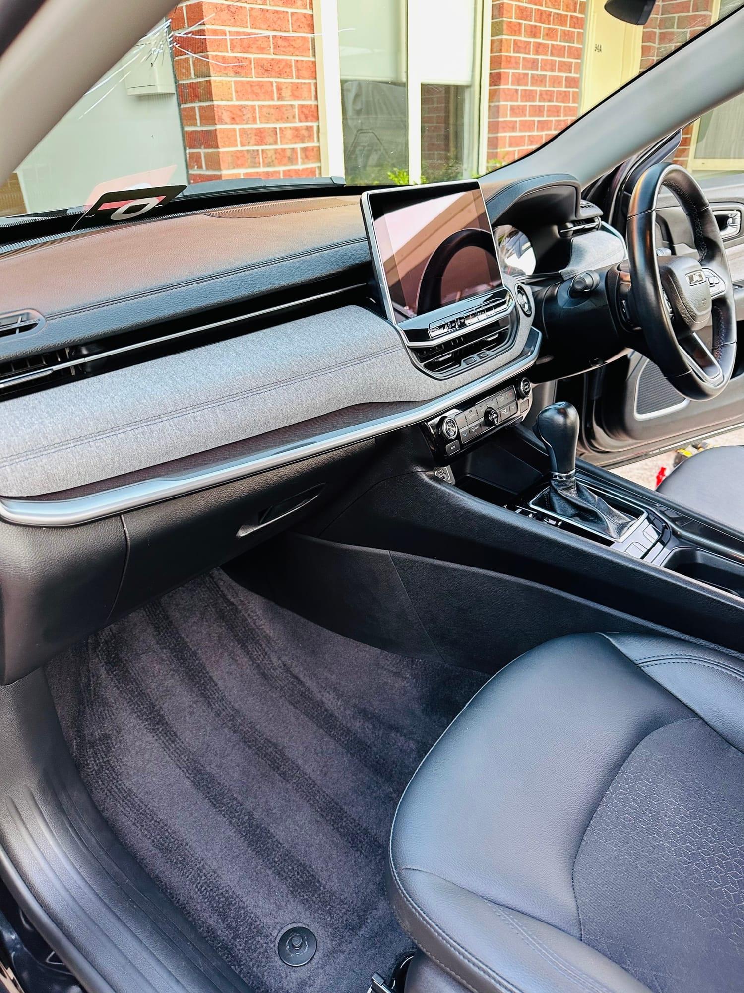 Jeep Compass — dashboard and front carpet, after detailing