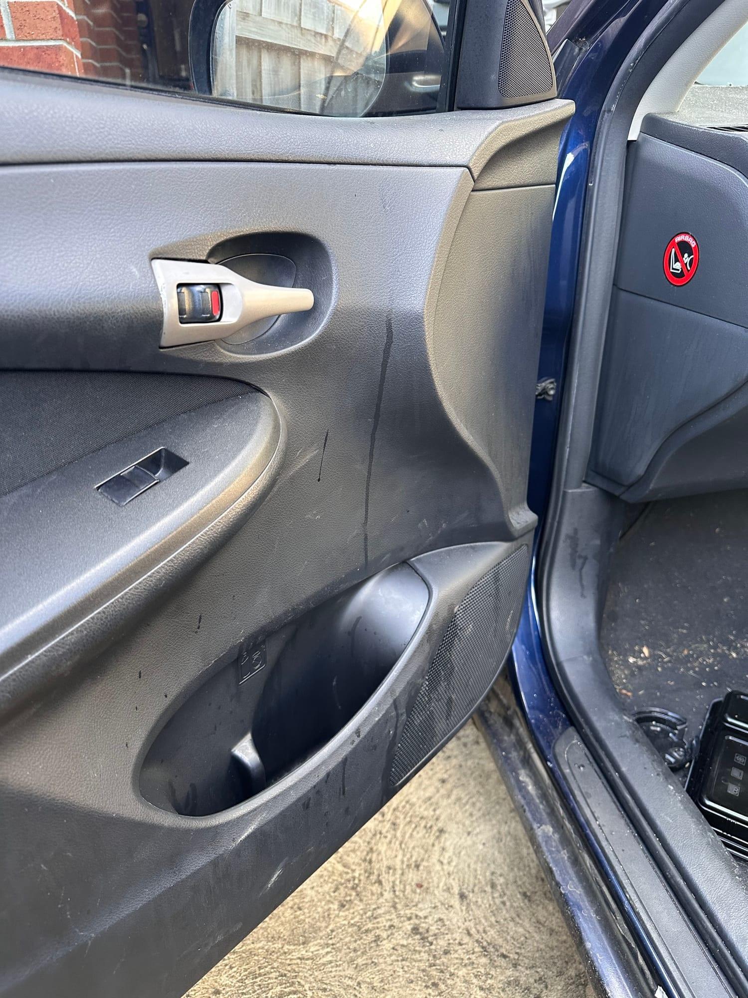 Toyota Corolla Sedan — door card before cleaning
