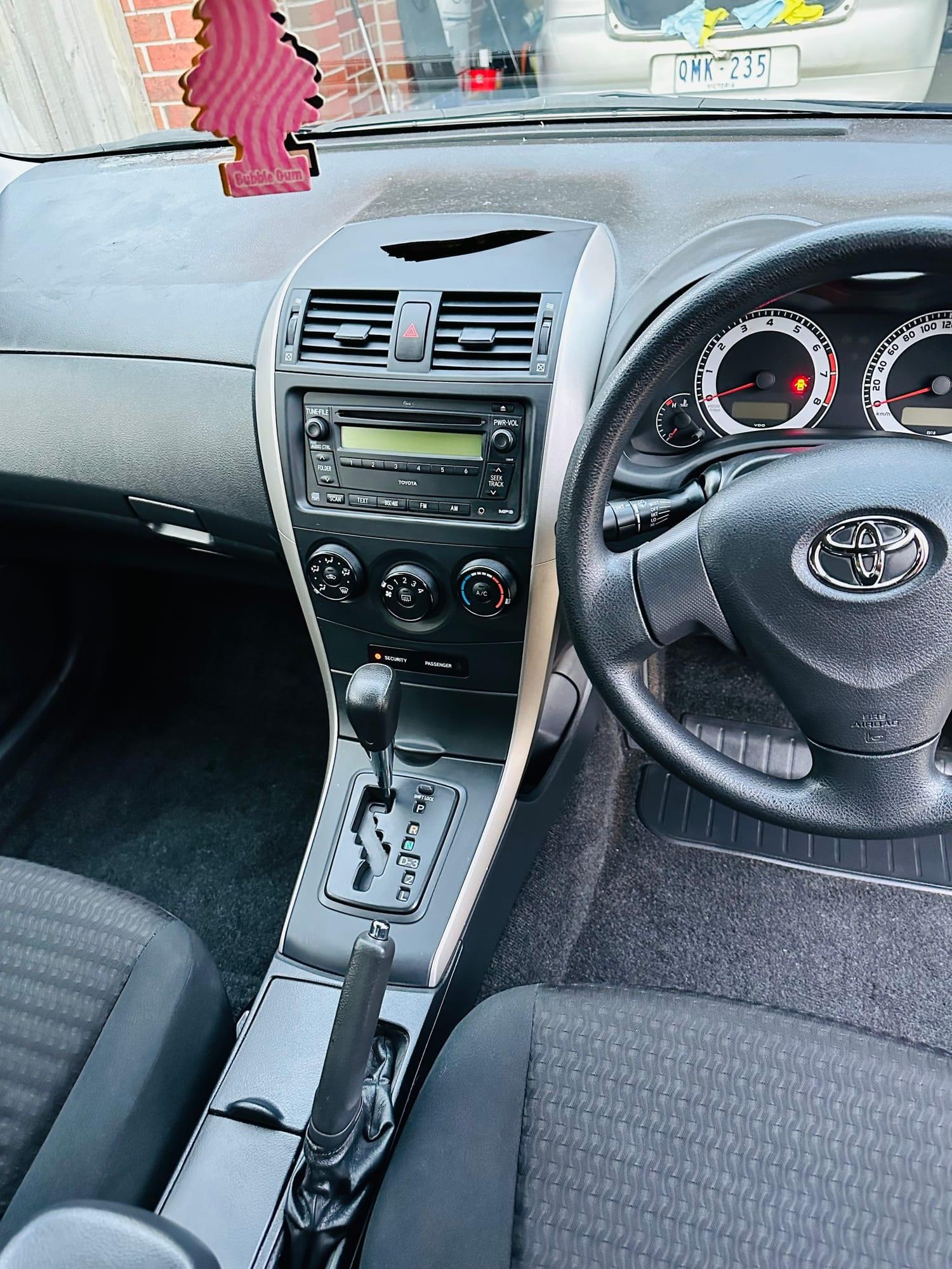Toyota Corolla Sedan — dashboard, console and passenger floor, after detailing